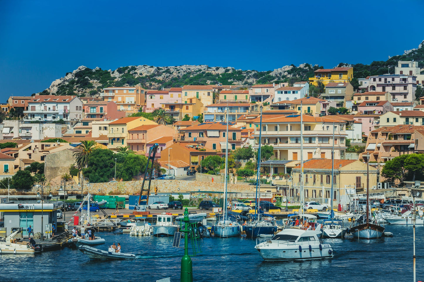 Κλείσε τώρα τη θέση ελλιμενισμού σου! Marina Cala Mangiavolpe, La Maddalena με το Eberths.com