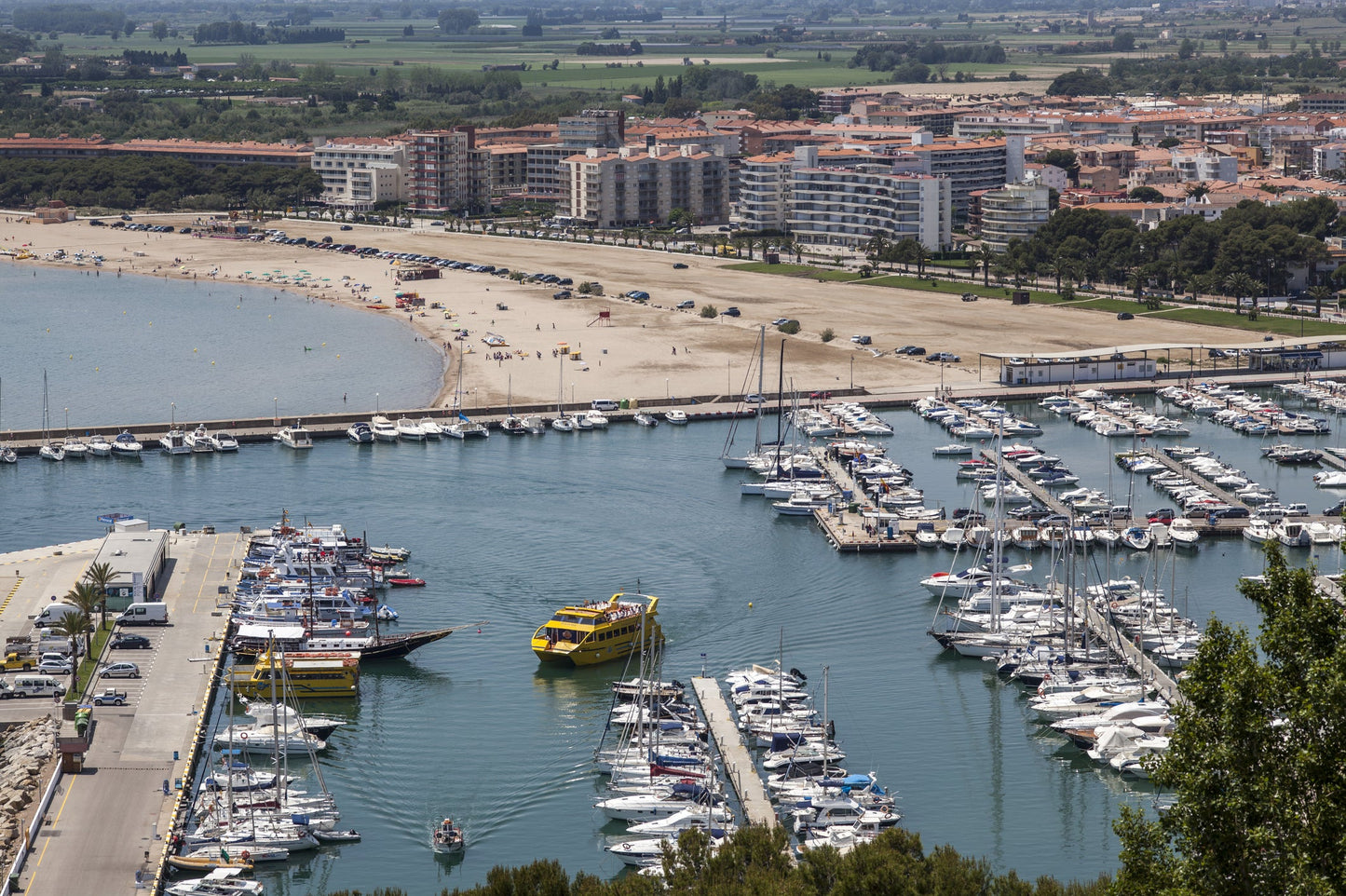 Club Nàutic Estartit in L´Estartit, Spain – yacht berths and marina view with Eberths.com