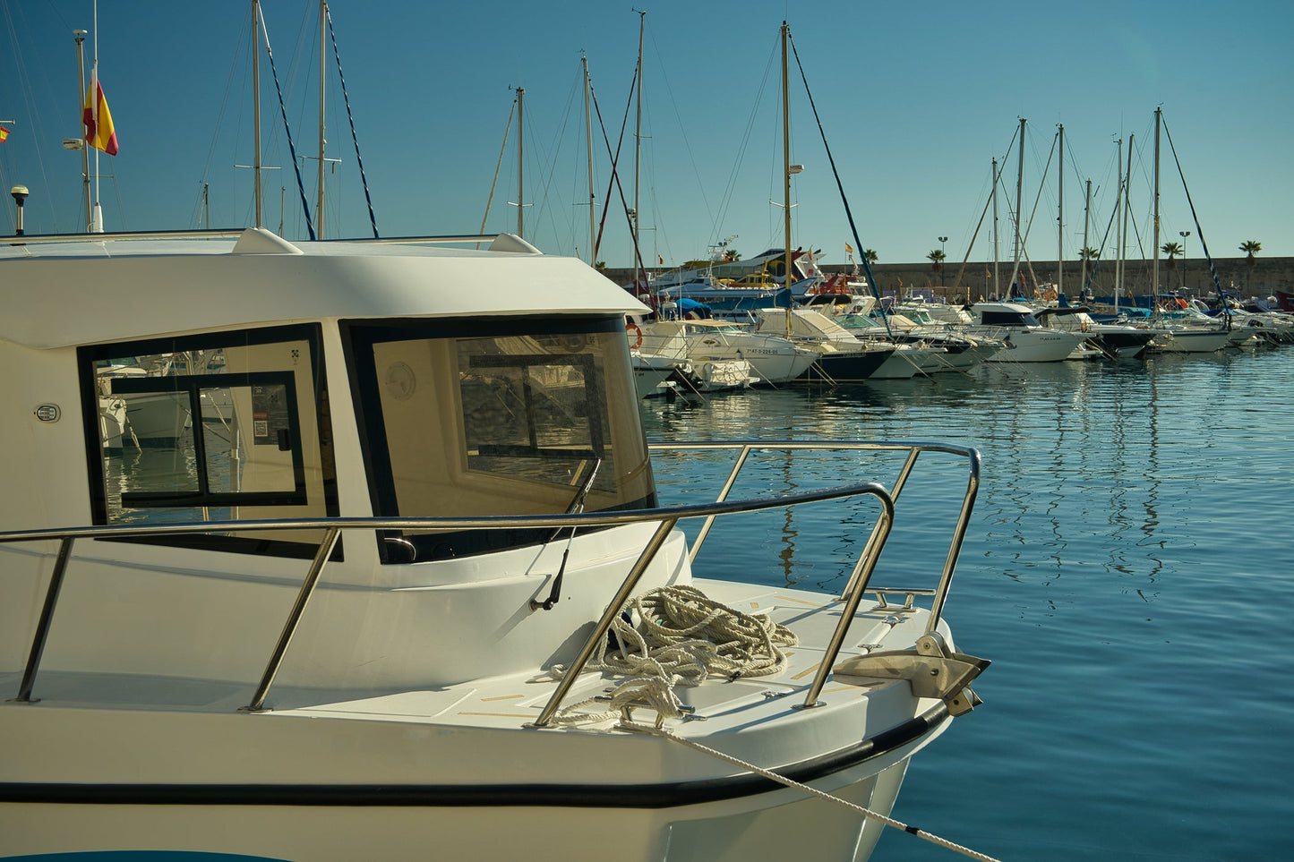Club Náutico Villajoyosa στη Villajoyosa, Ισπανία – θέσεις ελλιμενισμού γιοτ και θέα στη μαρίνα με το Eberths.com