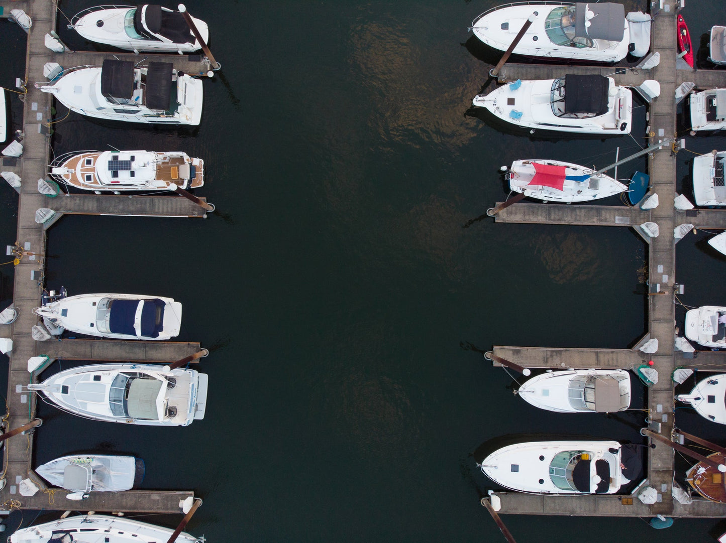 Marina di San Foca, San Foca, Italia: ormeggi per barche e vista sul porto turistico con Eberths.com