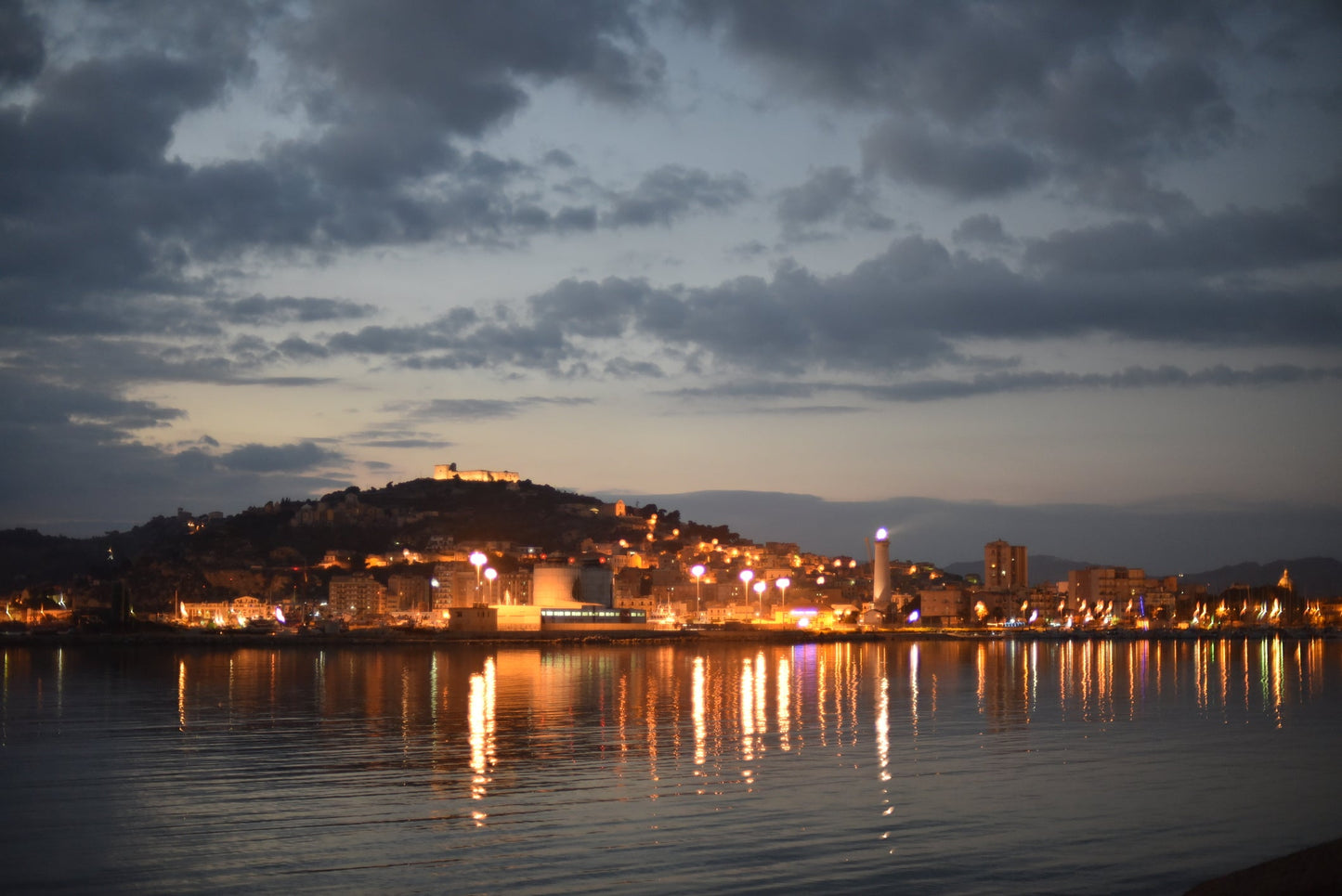 Marina di Cala del Sole, Licata, Sicilia: ormeggi per barche e vista sul porto turistico con Eberths.com