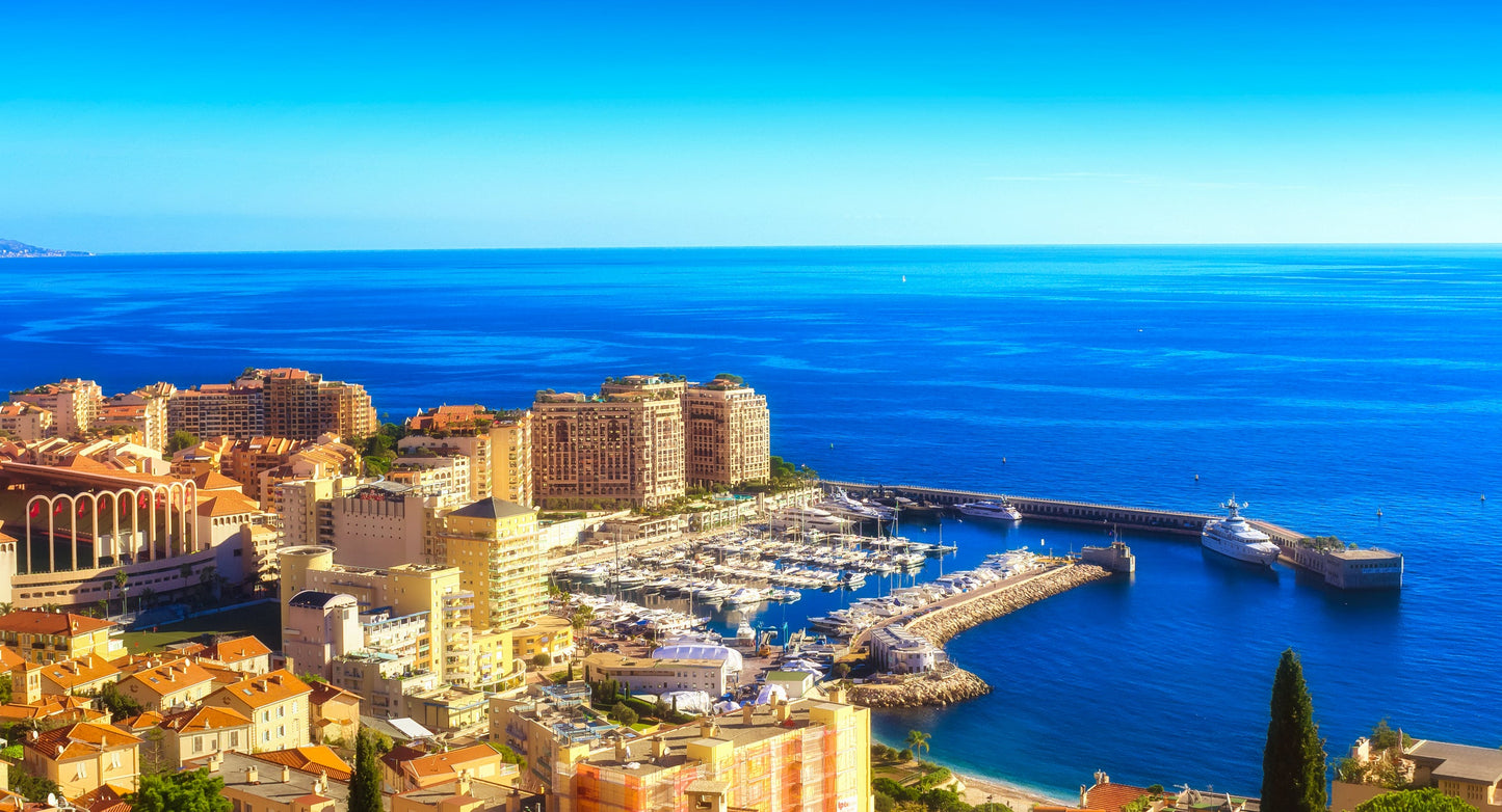 Puerto de Cap-d’Ail, Costa Azul, Francia: amarres para barcos y vistas al puerto deportivo con Eberths.com