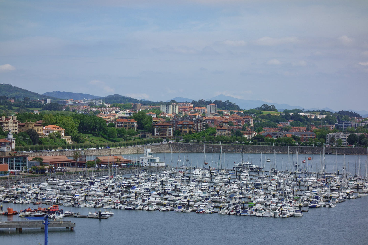 Porto El Abra Getxo, Bilbao, Spagna: ormeggi e vista sul porto turistico con Eberths.com