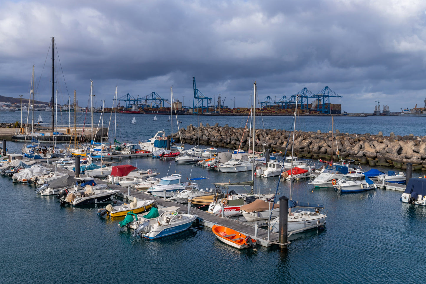 Puerto Deportivo de Las Palmas in La Palmas de Gran Canaria, Gran Canaria, Spain – yacht berths and marina view with Eberths.com