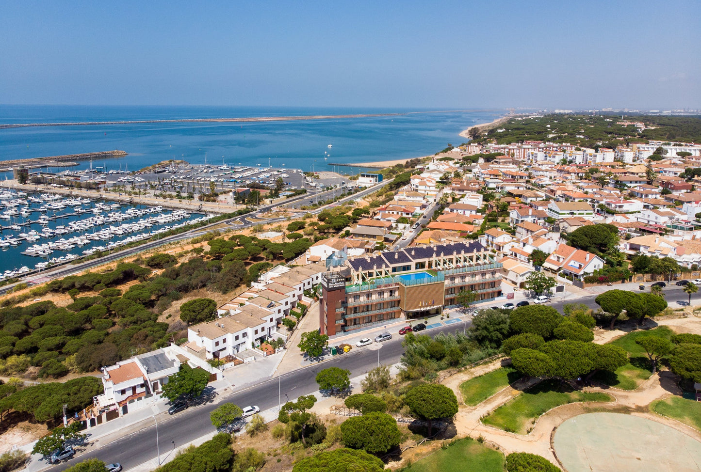 Puerto de Mazagón, España: amarres para barcos y vistas al puerto deportivo con Eberths.com