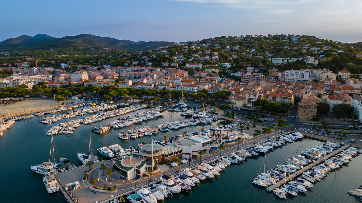 Sainte Maxime Porto, Sainte Maxime, Francia: ormeggi per barche e vista sul porto turistico con Eberths.com