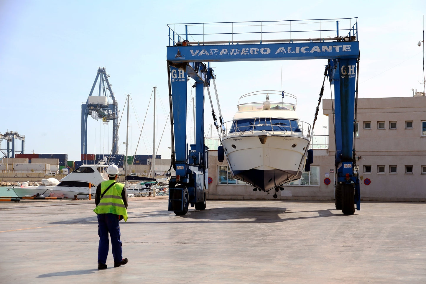 Varadero Alicante in Alacante, Spain – yacht berths and marina view with Eberths.com