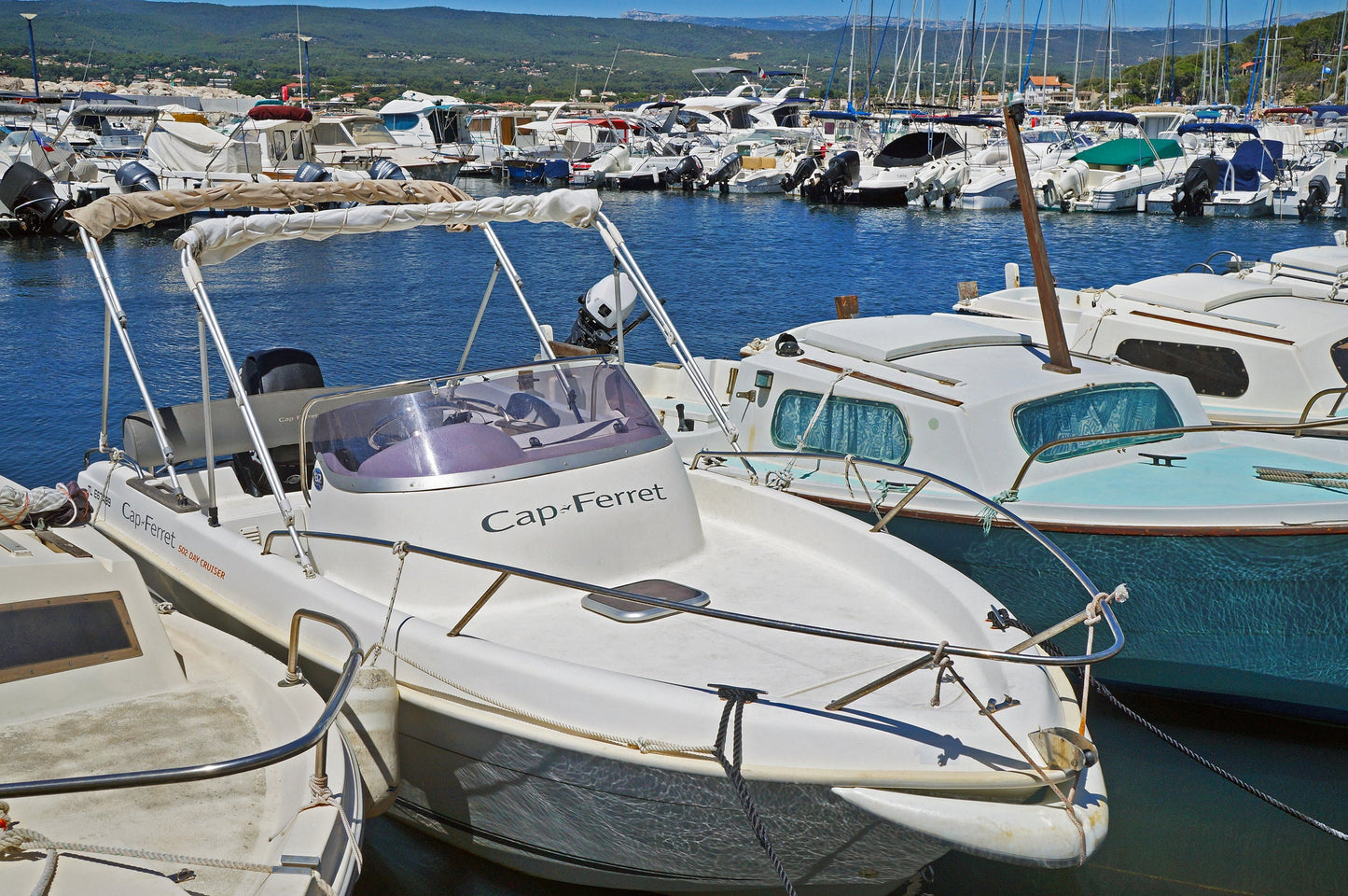 Vieux Port des Lecques in Saint-Cyr-sur-Mer, France – yacht berths and marina view with Eberths.com