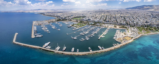 Alimos Marina, Atene, Grecia: ormeggi per barche e vista sul porto turistico con Eberths.com