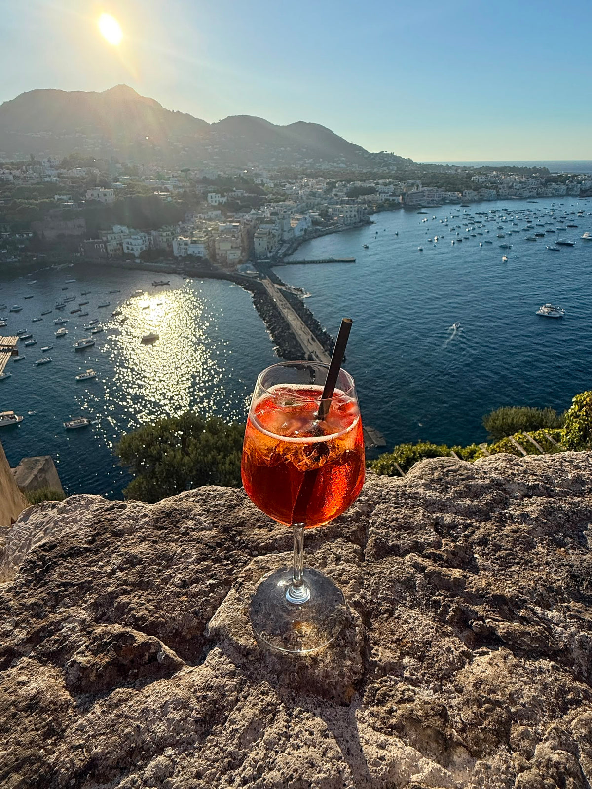 Book your buoy in Ischia close to Castello Aragonese with Eberths.com 