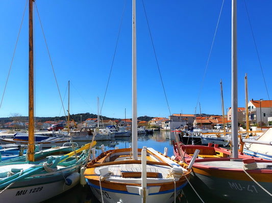 Marina Betina, Betina, Croacia: amarres para barcos y vistas al puerto deportivo con Eberths.com