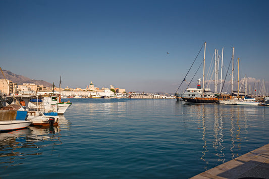 Boat Service Trapani, Trapani, Sicilia, Italia: ormeggi per barche e vista sul porto turistico con Eberths.com