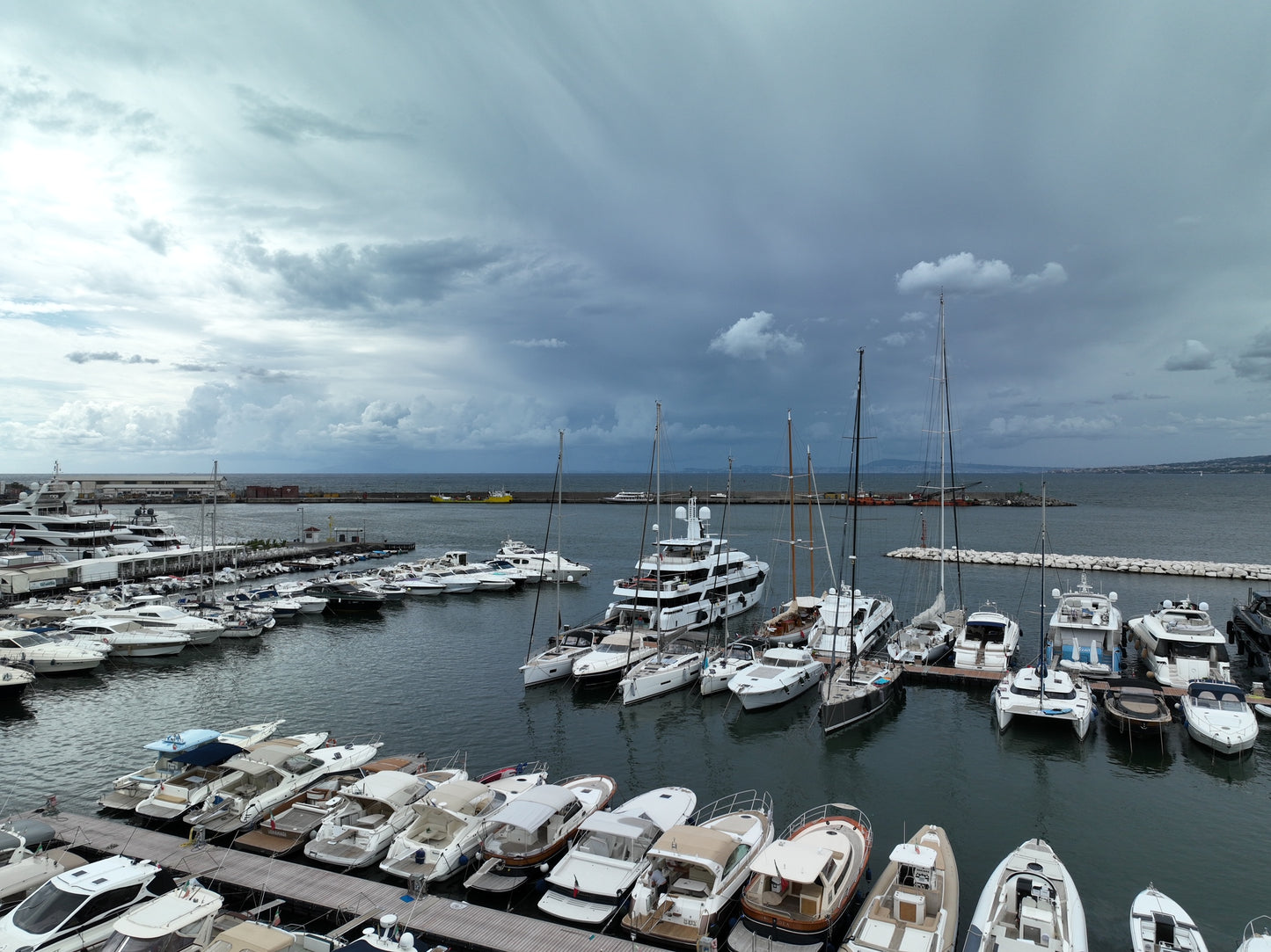 Berth and mooring booking in Stabia at Porto Davide Castellammare di Stabia with Eberths.com 