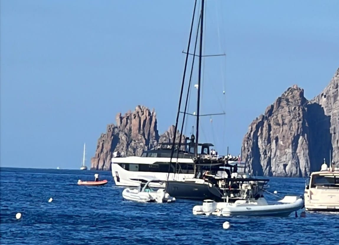 Buoy Moorings Sea Panarea, close to Sicily, Italy – yacht buoy and marina view with Eberths.com