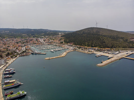Cesme Marina in Cesme, Turkey – yacht berths and marina view with Eberths.com