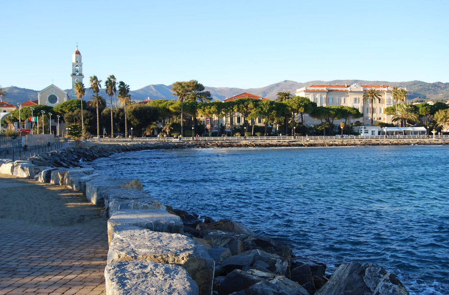 Club del Mare Diano Marina, Diano Marina, Italia: amarres y vistas al puerto deportivo con Eberths.com