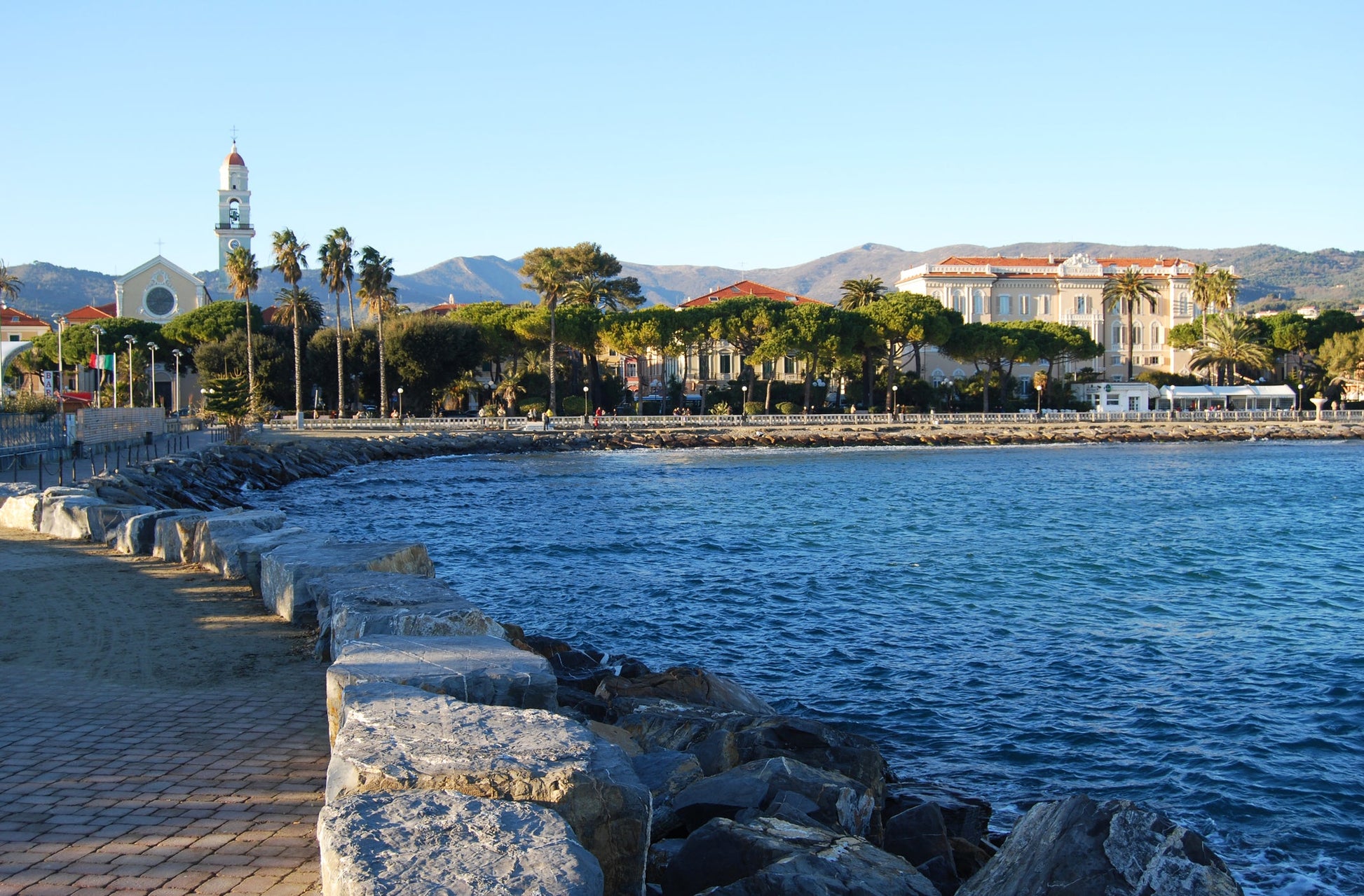 Club del Mare Diano Marina, Diano Marina, Italia: amarres y vistas al puerto deportivo con Eberths.com