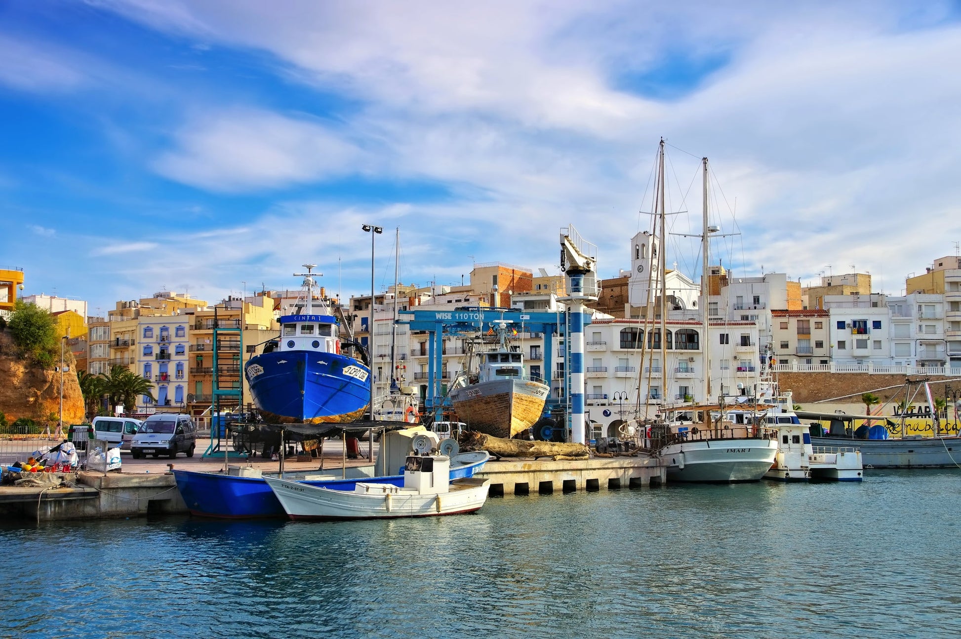 Club Nàutic Ampolla, L’Ampolla, España: amarres para barcos y vistas al puerto deportivo con Eberths.com