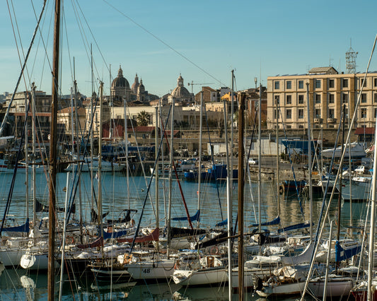 Club Nautico Catania, Catania, Sicilia, Italia: ormeggi per barche e vista sul porto turistico con Eberths.com