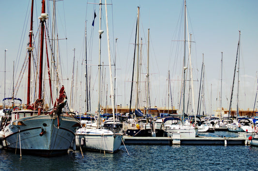 Club Nautico Dos Mares, La Manga del Mar Menor, Spagna: ormeggi e vista sul porto turistico con Eberths.com