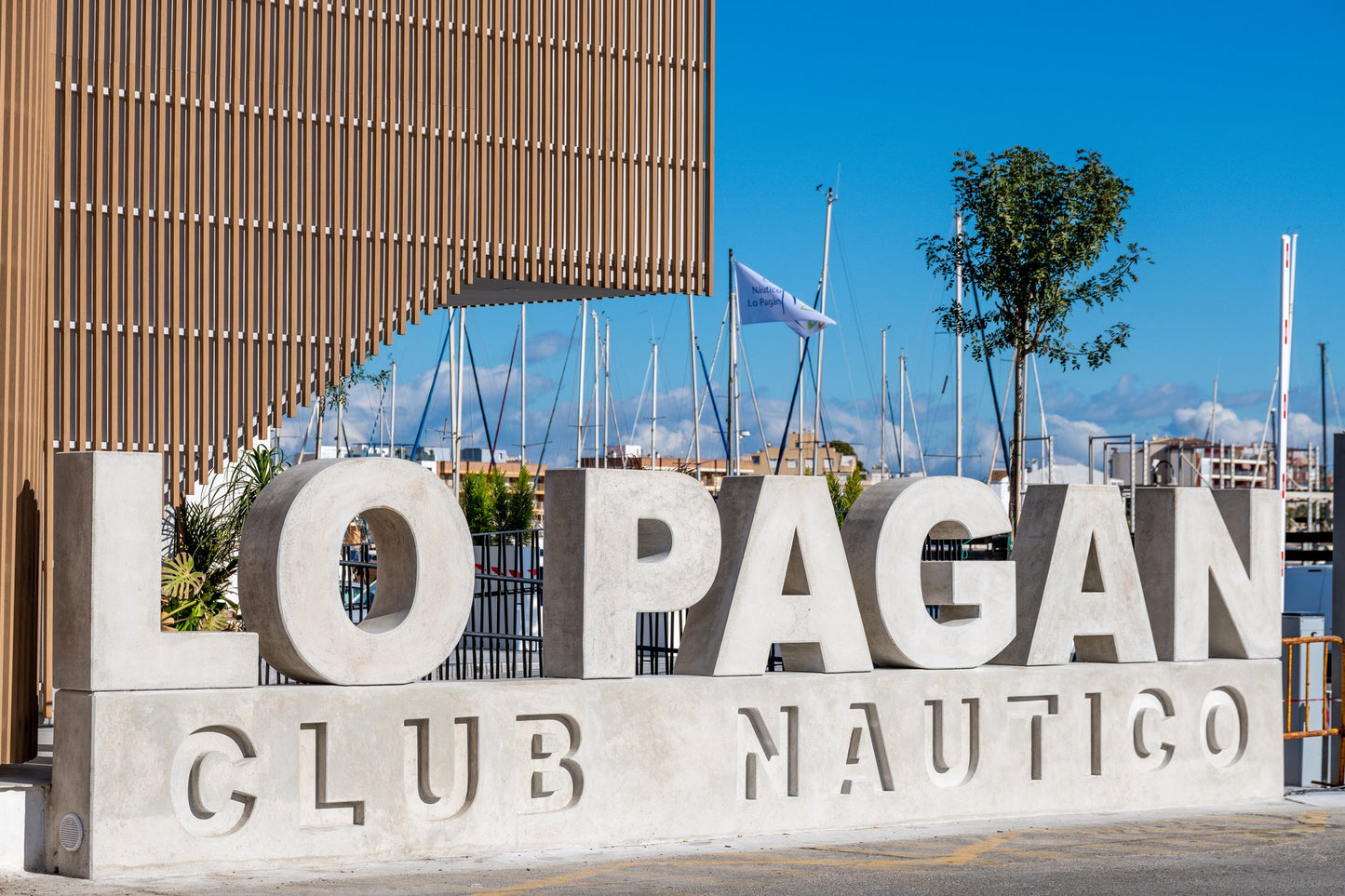 Club Náutico Lo Pagan, Lo Pagan, Spagna: ormeggi per barche e vista sul porto turistico con Eberths.com