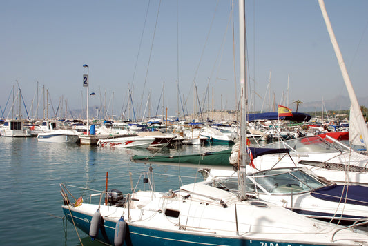 Club Nautico Moraira, Moraira, Spagna: ormeggi per barche e vista sul porto turistico con Eberths.com