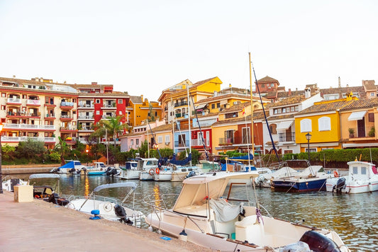 Club Náutico Porto Saplaya, Alboraya, Spagna: ormeggi per barche e vista sul porto turistico con Eberths.com
