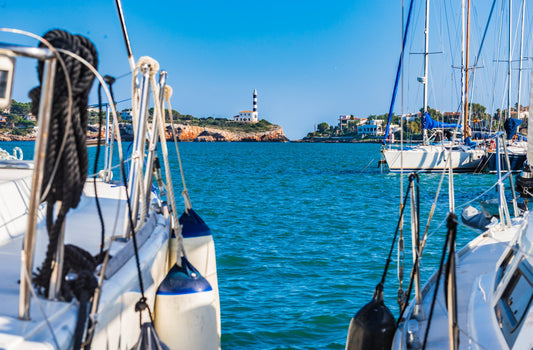Club Náutico Portocolom, Portocolom, Spagna: ormeggi per barche e vista sul porto turistico con Eberths.com