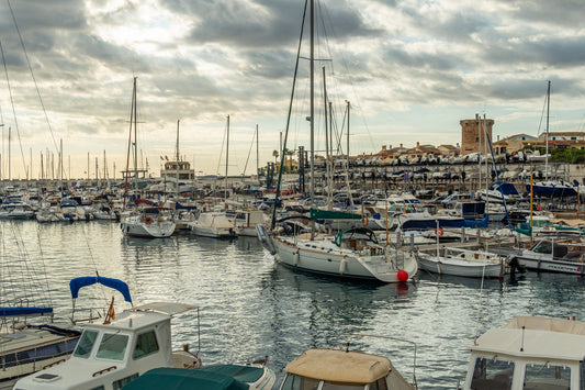 Club Náutico Sa Rápita, Sa Ràpita, Spagna: ormeggi per barche e vista sul porto turistico con Eberths.com