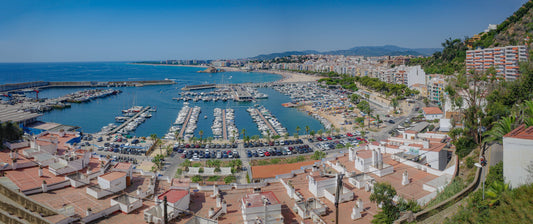 Club Vela Blanes, Blanes, Spagna: ormeggi per barche e vista sul porto turistico con Eberths.com