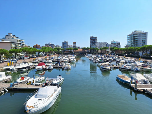 Dársena Porto Vecchio στο Lignano Sabbiadoro, Ιταλία – θέσεις ελλιμενισμού γιοτ και θέα στη μαρίνα με το Eberths.com