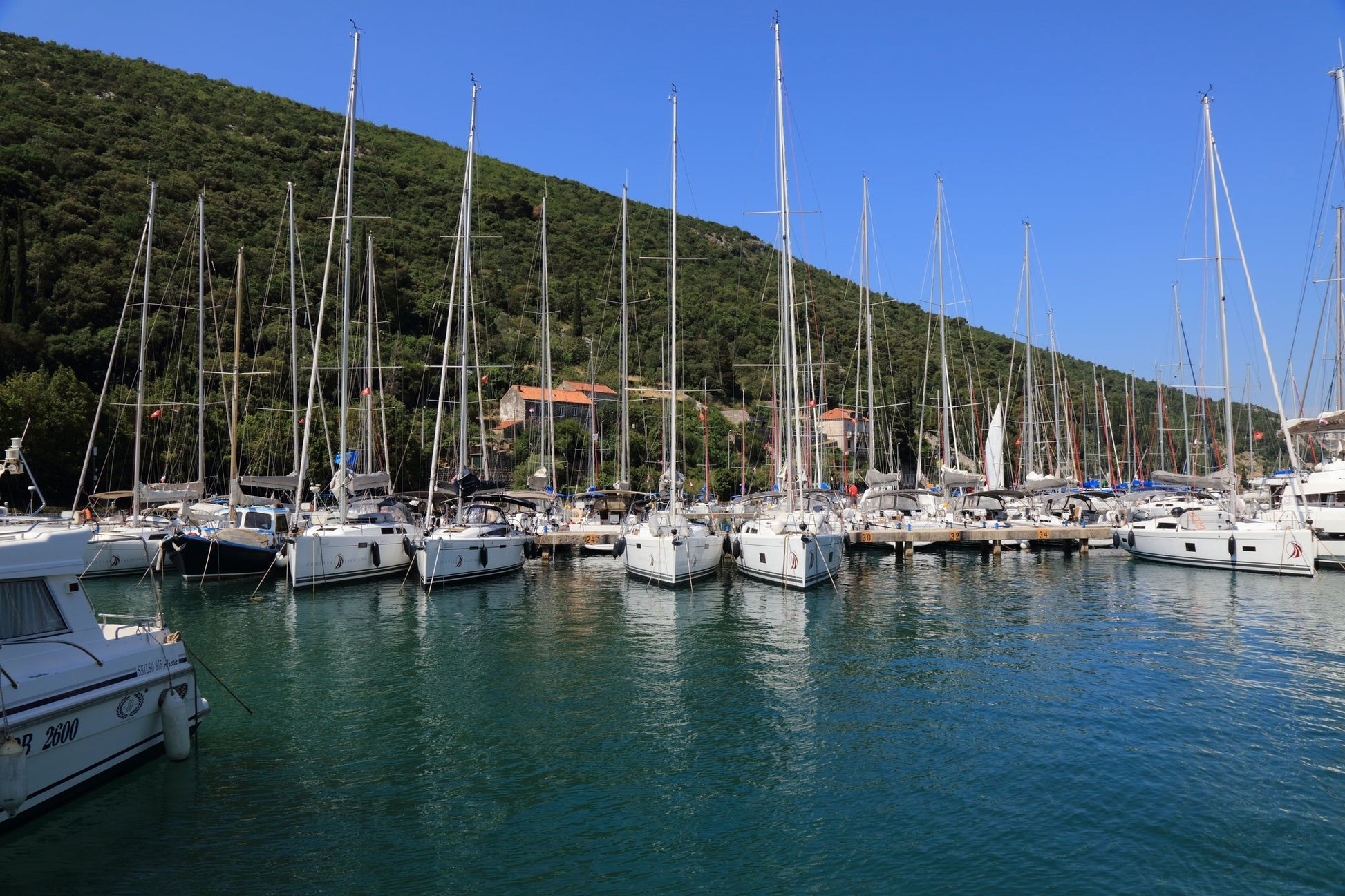 ACI Marina Dubrovnik, Dubrovnik, Croacia: amarres para barcos y vistas al puerto deportivo con Eberths.com