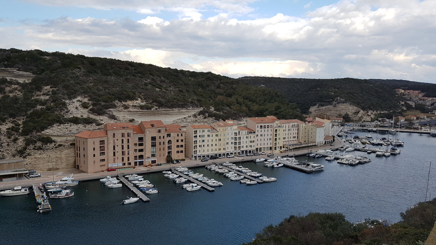 Prenota il tuo ormeggio al Porto di Bonifacio, in Corsica, con Eberths.com