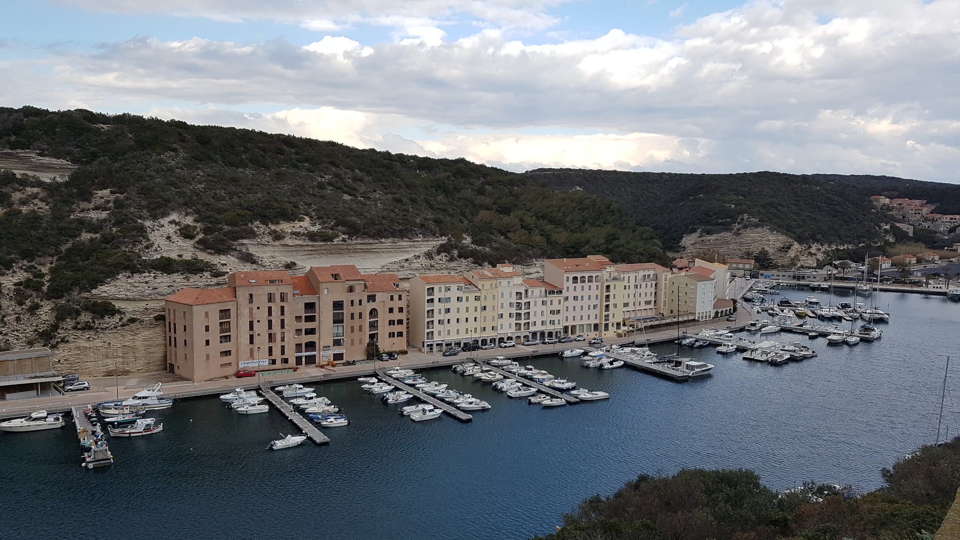 Prenota il tuo ormeggio al Porto di Bonifacio, in Corsica, con Eberths.com
