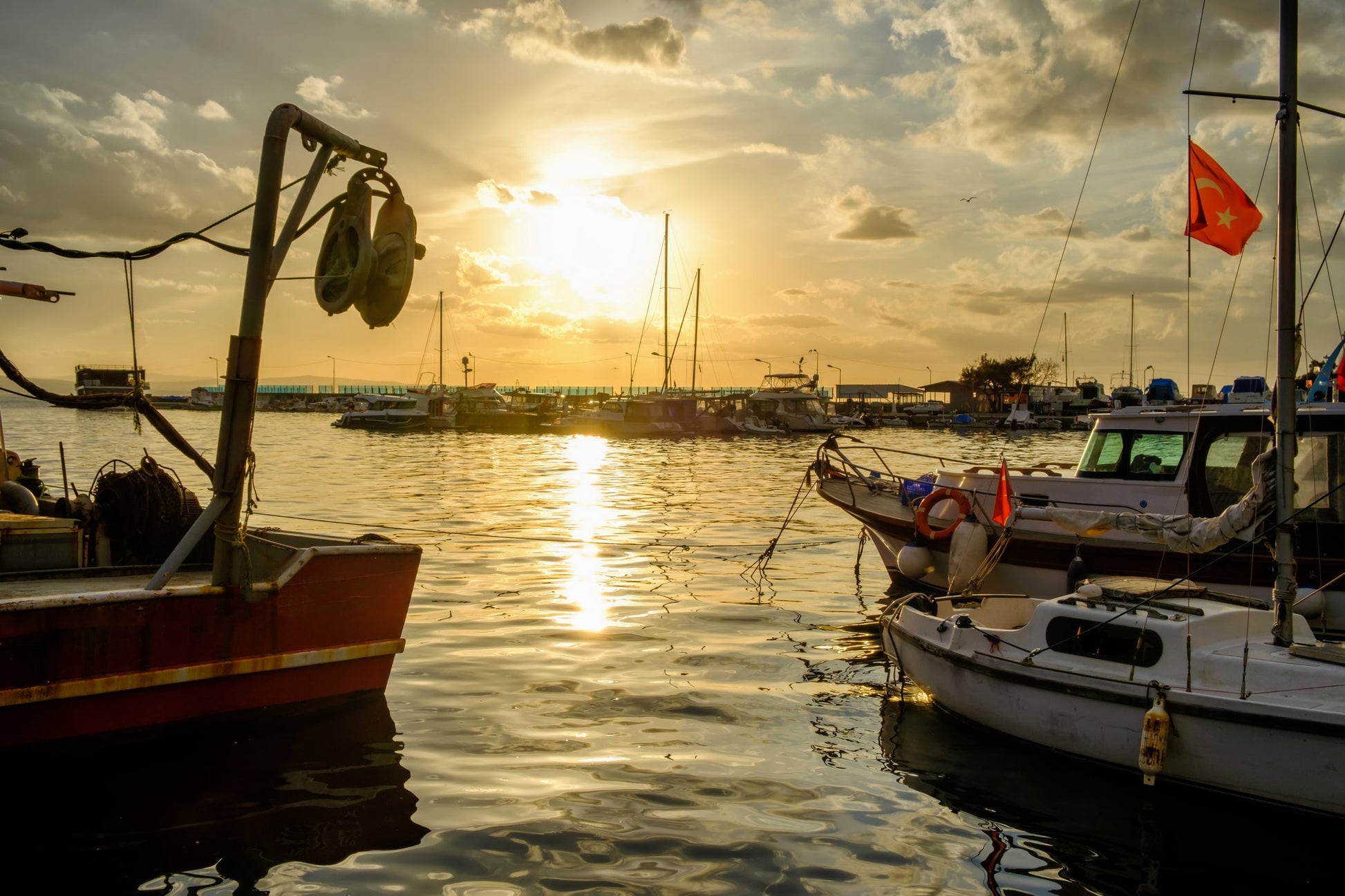 Erdek Marina in Erdek, Turkey – yacht berths and marina view with Eberths.com