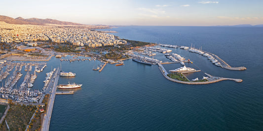 Flisvos Marina, Atene, Grecia: ormeggi per barche e vista sul porto turistico con Eberths.com