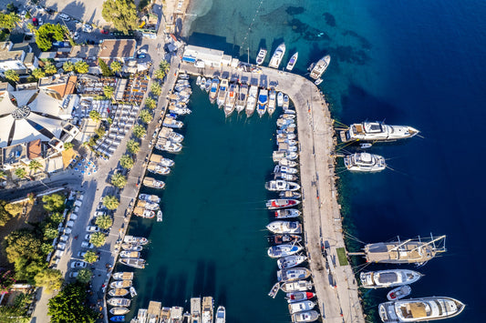 Gundogan Marina, Gundogan, Turchia: ormeggi per barche e vista sul porto turistico con Eberths.com