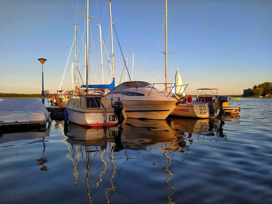 Puerto de Goro, Goro, Italia: amarres para barcos y vistas al puerto deportivo con Eberths.com