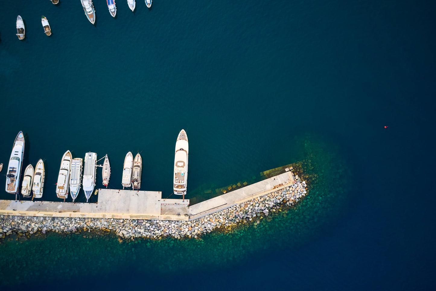 Le Porto du Niel, Hyères, Francia: ormeggi per barche e vista sul porto turistico con Eberths.com