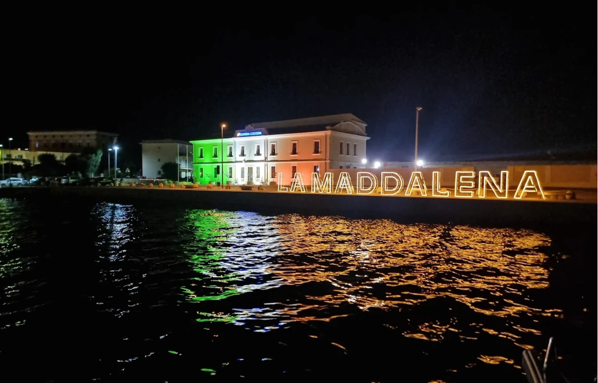 Marina di Cala Mangiavolpe, Alquiler de amarres en La Maddalena con Eberths.com