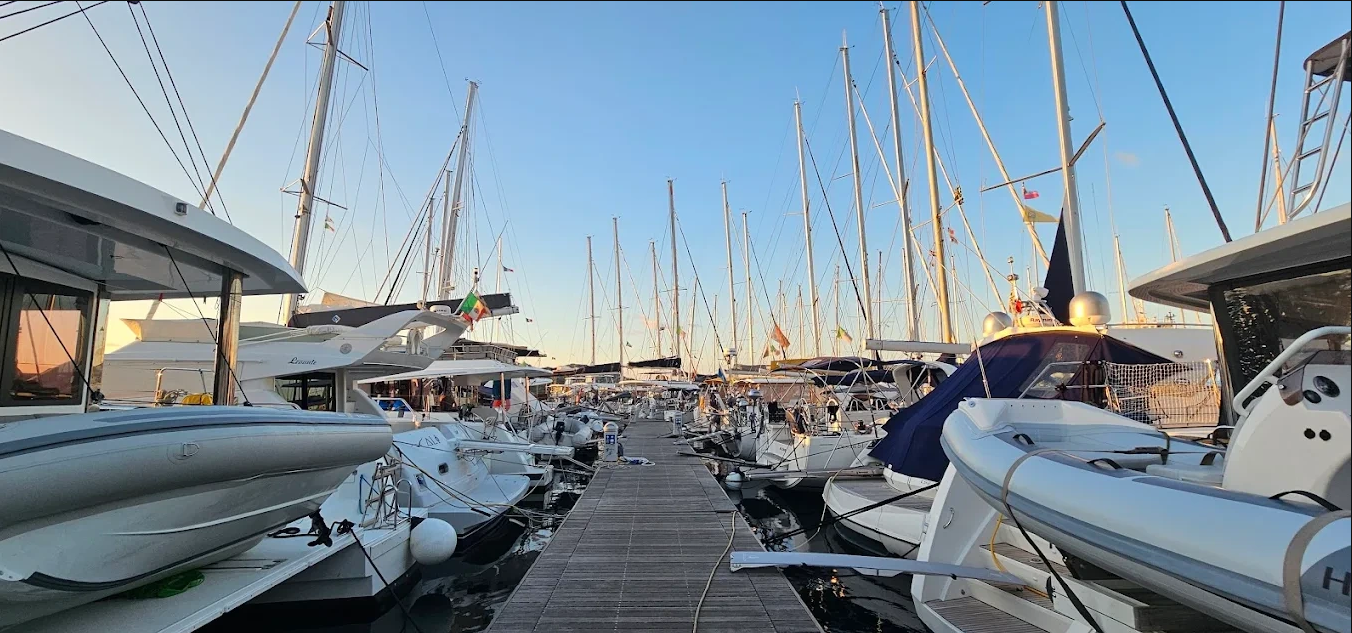 La Maddalena, Réservez une place d'amarrage en ligne avec Eberths.com 
