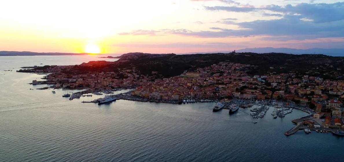 Marina di Cala Mangiavolpe: Réservez un poste de port en ligne avec Eberths.com