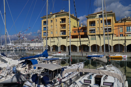 Marina Genova Aeroporto, Génova, Italia: amarres para barcos y vistas al puerto deportivo con Eberths.com