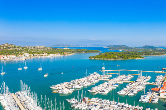 Marina Hramina, Murter, Croacia: amarres para barcos y vistas al puerto deportivo con Eberths.com