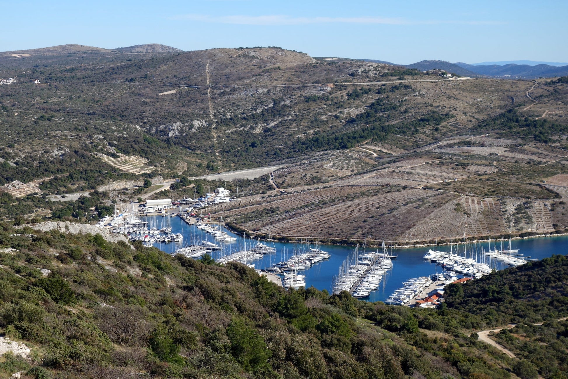 Μαρίνα Kremik στο Primosten, Κροατία – θέσεις ελλιμενισμού γιοτ και θέα στη μαρίνα με το Eberths.com