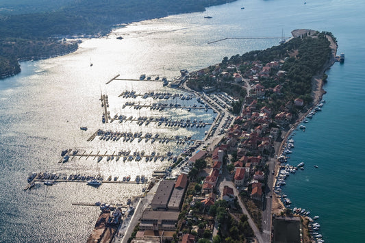 Marina Mandalina, Šibenik, Croacia: amarres para barcos y vistas al puerto deportivo con Eberths.com