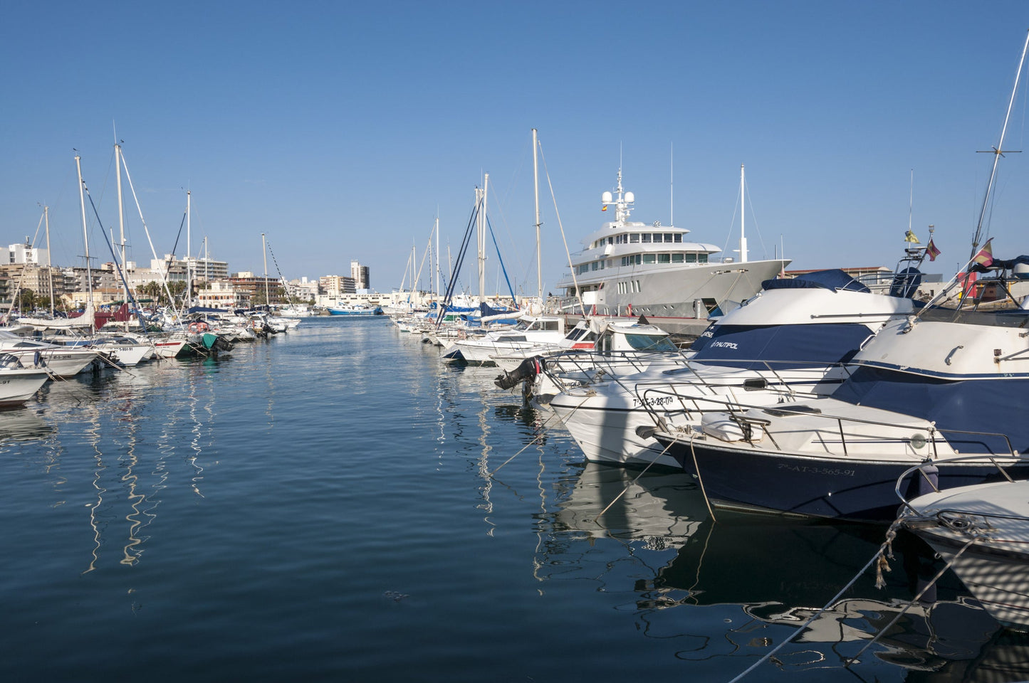 Marina Miramar in Santa Pola, Spain – yacht berths and marina view with Eberths.com