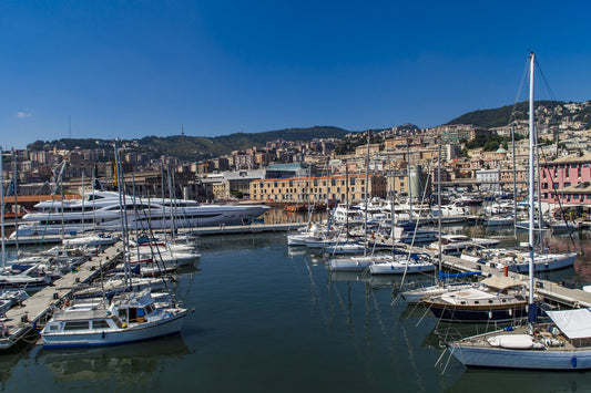 Marina Molo Viejo Génova, Génova, Italia: amarres para barcos y vistas al puerto deportivo con Eberths.com