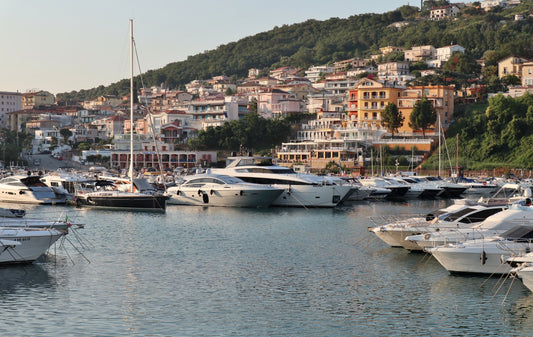 Marina Porto di Agropoli, Agropoli Salerno, Italia: amarres y vistas al puerto deportivo con Eberths.com