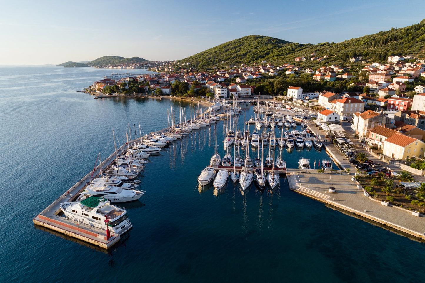 Marina Preko, Preko, Croazia: ormeggi per barche e vista sul porto turistico con Eberths.com
